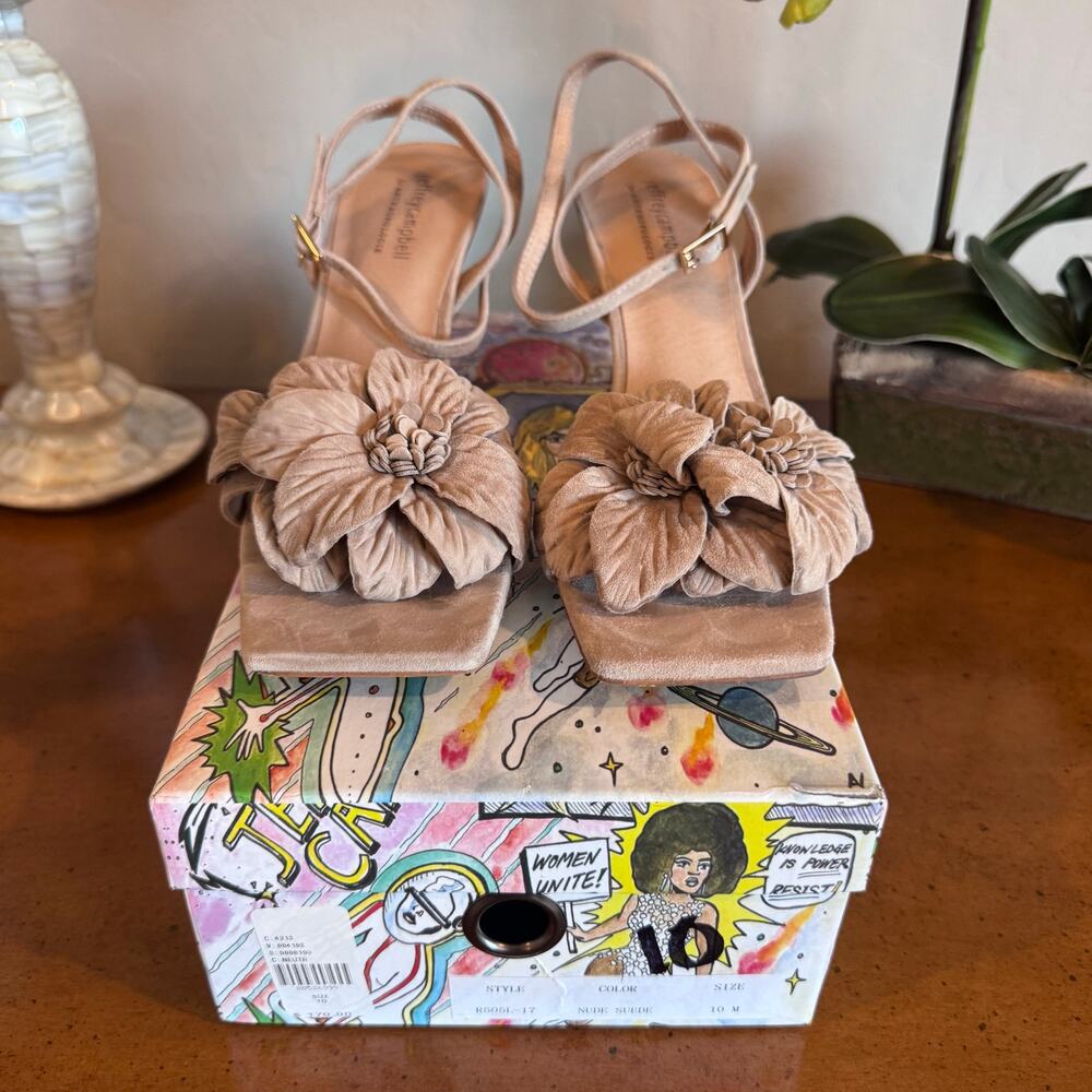 Jeffrey Campbell Essence Kitten Heel Nude Suede Floral Sandals Size 10